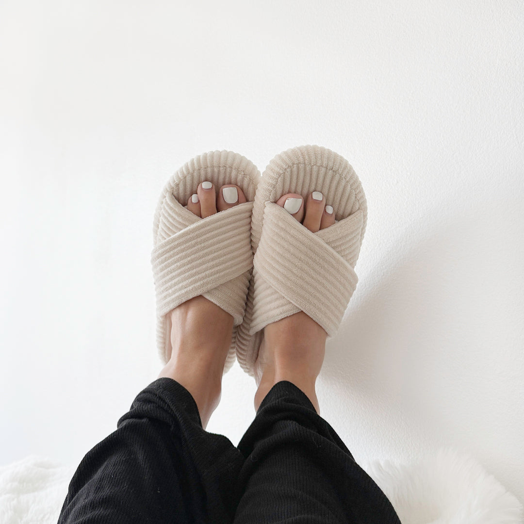 Ruby Crossband Slippers